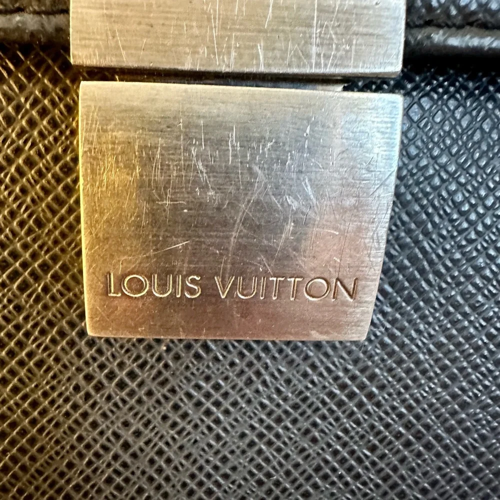 Auth Louis Vuitton Black Taiga Porto Document Angara‎